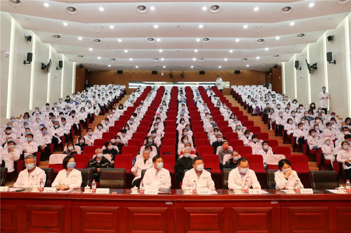 北京天坛医院组织党委理论学习中心组（扩大）集体学习